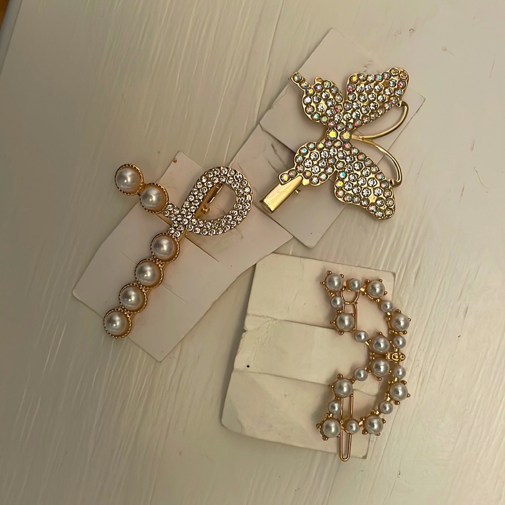 Clips! 3 for 15 or bundle one clip with a bag for only 3 USD. Sold separate 5$ .